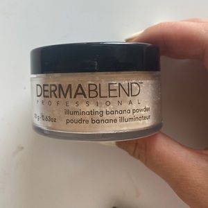 FREE WITH ANY ITEM Dermablend banana powder